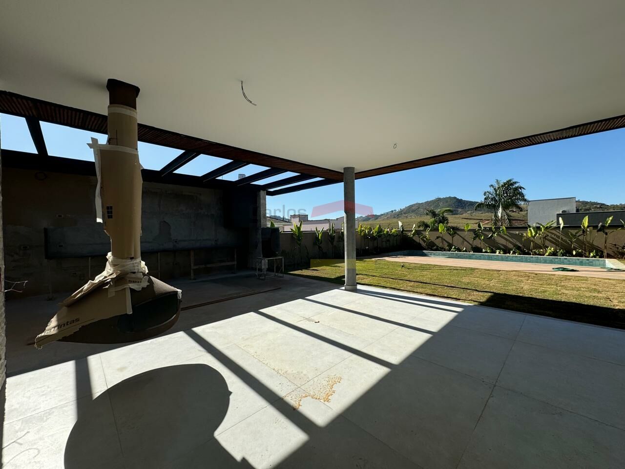 sala de estar com lareira susp