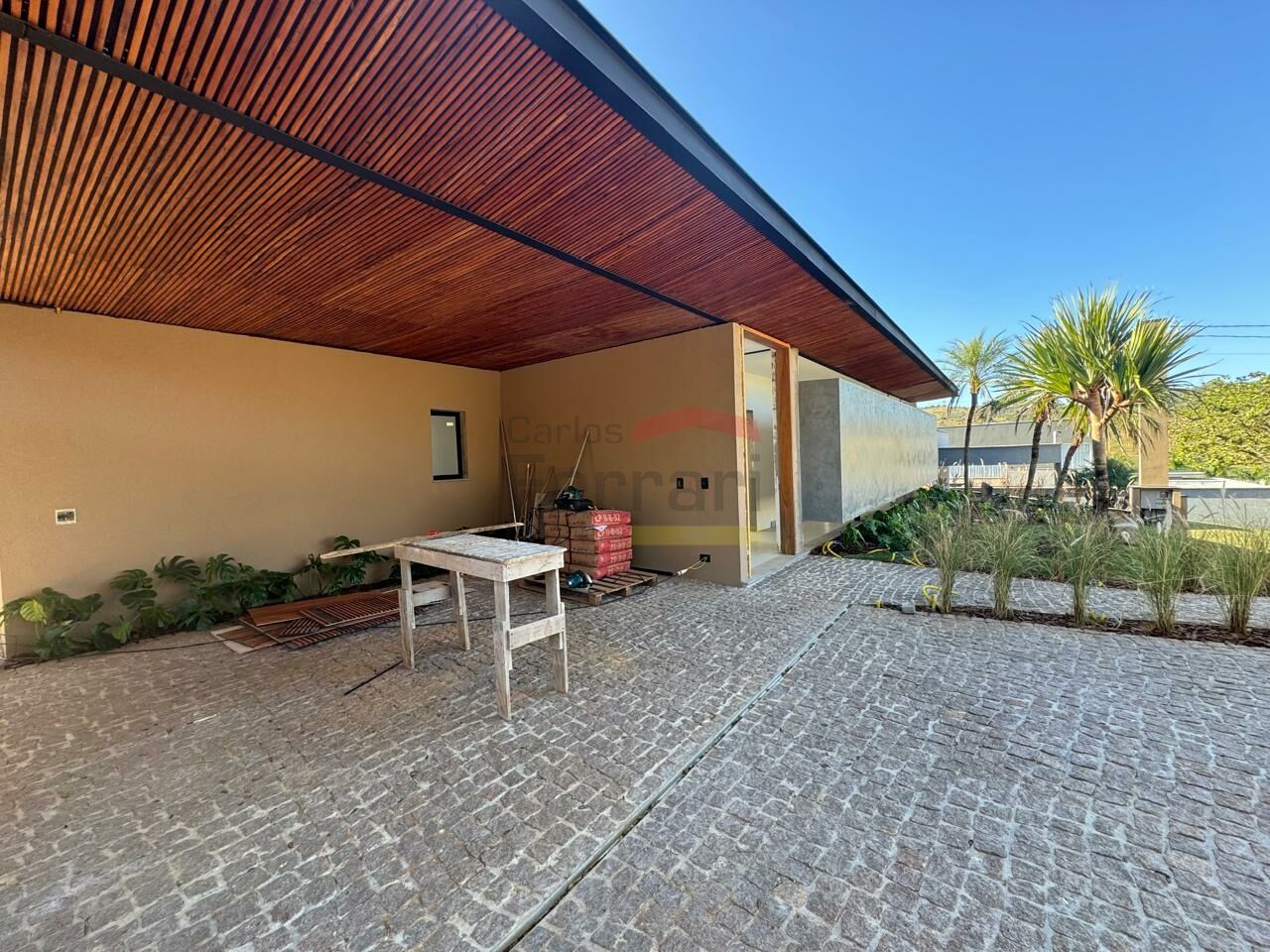 garagem e entrada social