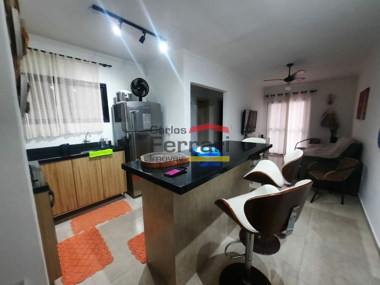 cozinha aberta com balcão/armá